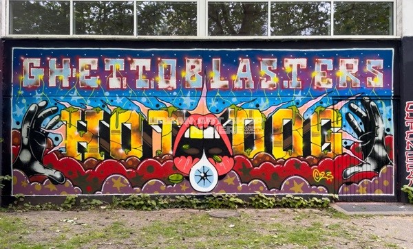 Interview met Hotdog over de Montana Black Artist Edition #30 ghettoblaster mural Urban Art Shop