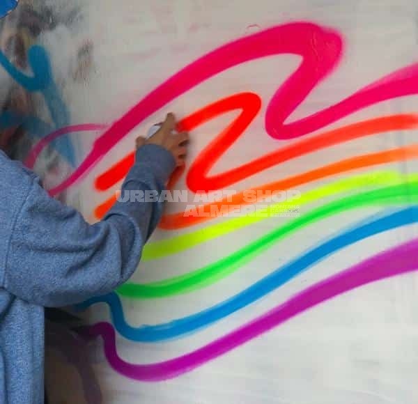 MTN 94 fluorescerende en transparante spuitverf onder de loep fluor op muur Urban Art Shop