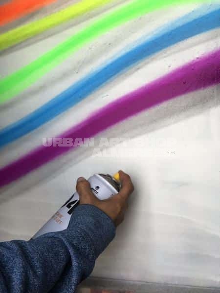 MTN 94 fluorescerende en transparante spuitverf onder de loep transparante op muur Urban Art Shop